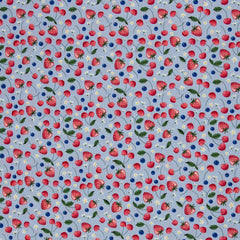 Baumwollstoff Webware mit Erdbeeren und Kirschen hellblau