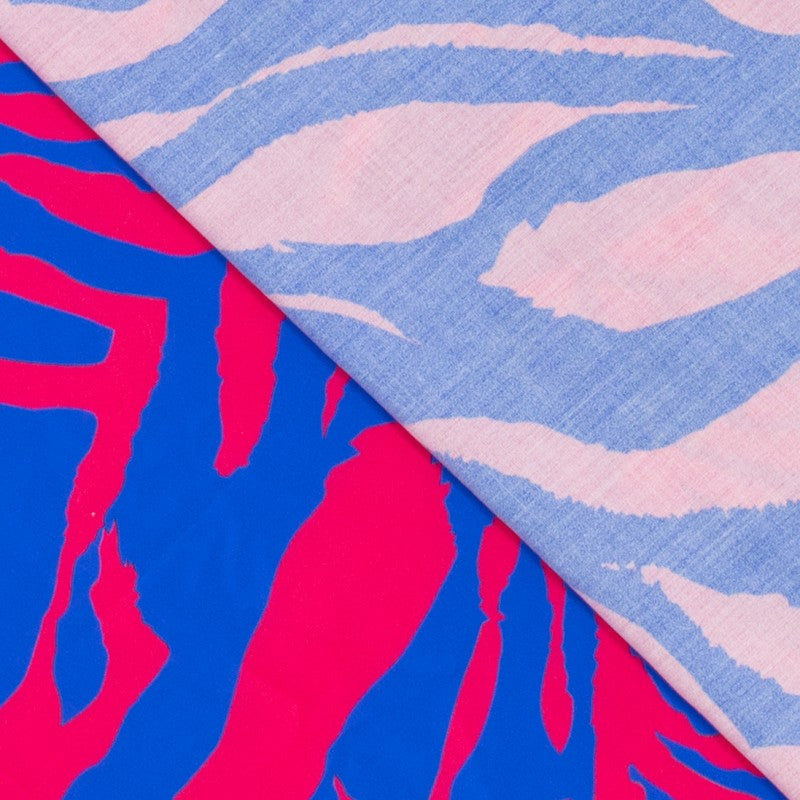 Viskose im Zebralook in den knalligen Trendfarben royalblau und pink